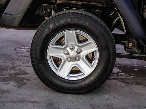 Used 2023 Jeep Gladiator Sport image 12