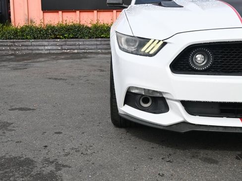 Used 2015 Ford Mustang Coupe image 3