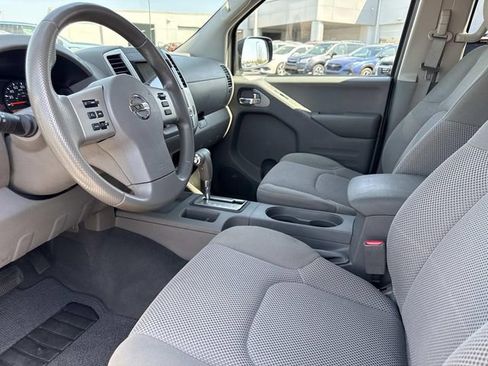 Used 2019 Nissan Frontier SV image 13