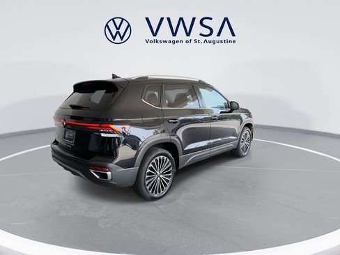 Certified 2025 Volkswagen Taos SE FWD image 8