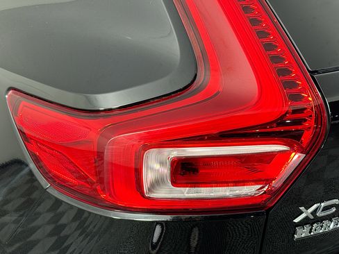 Used 2023 Volvo XC40 Recharge Ultimate image 34