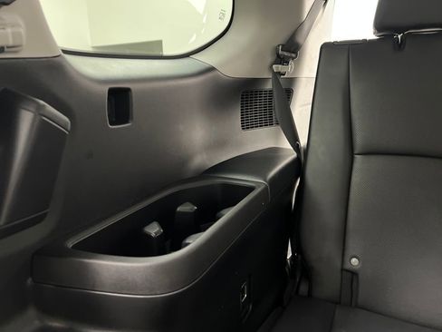 Used 2025 Toyota Grand Highlander AWD image 33