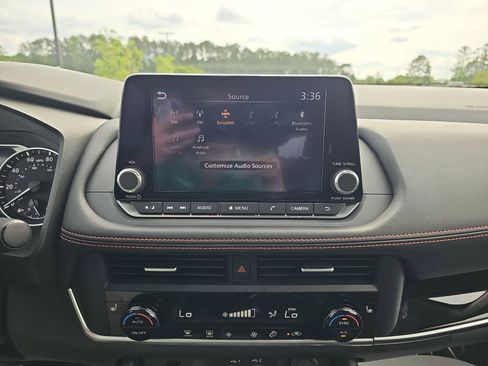 Used 2025 Nissan Rogue SV image 22