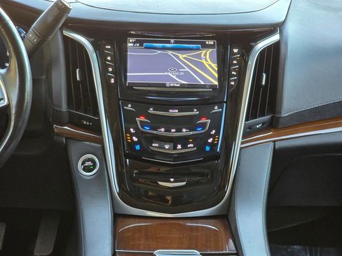 Used 2020 Cadillac Escalade Premium Luxury AWD/4WD image 38