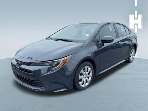 Used 2023 Toyota Corolla LE FWD image 3