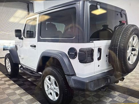 Used 2020 Jeep Wrangler Sport AWD/4WD image 6