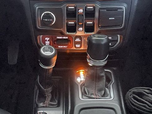 Used 2021 Jeep Gladiator Rubicon image 17