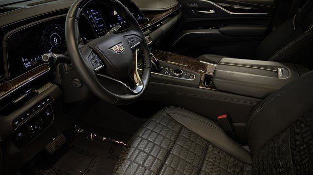 Used 2022 Cadillac Escalade Sport Platinum w/ Heavy-Duty Trailer Package AWD/4WD image 4
