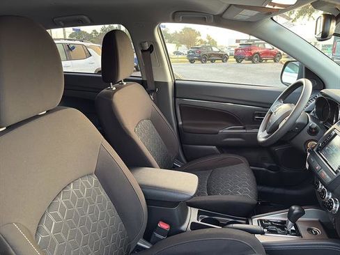 Used 2024 Mitsubishi Outlander Sport LE image 9