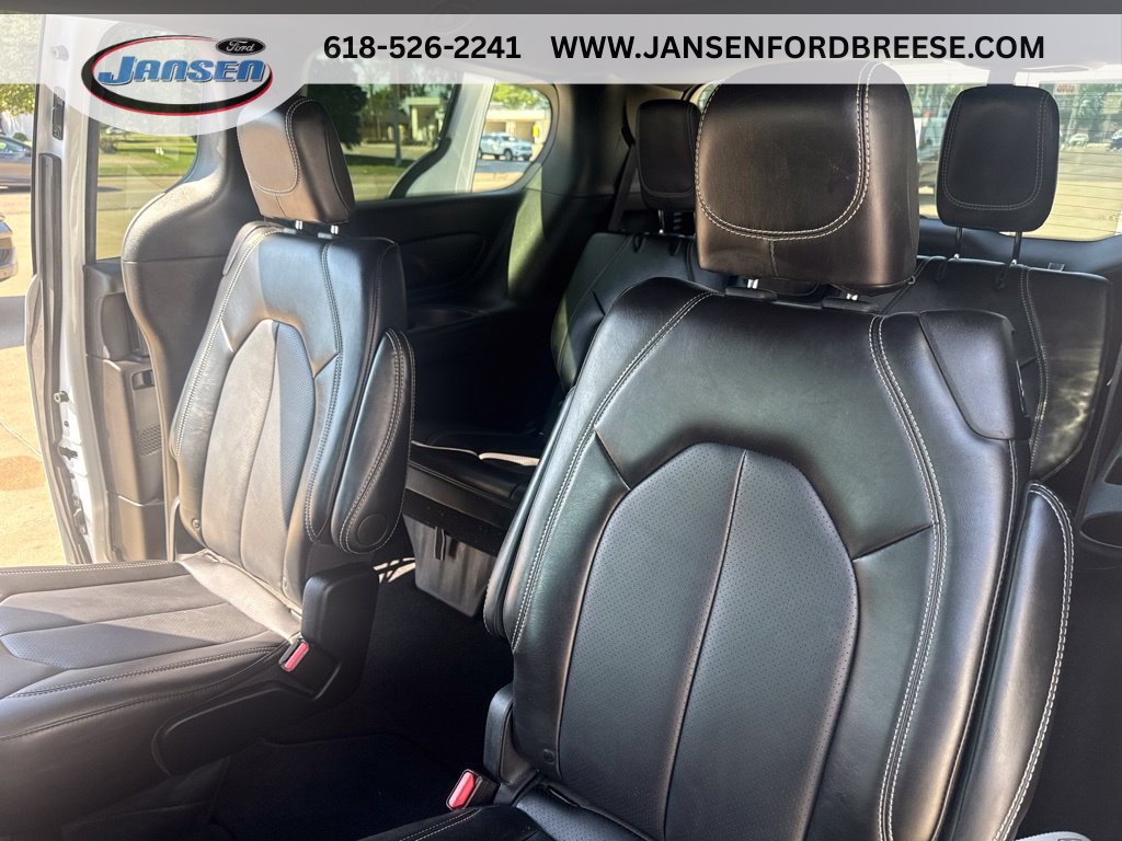 Used 2025 Chrysler Pacifica Select FWD image 32