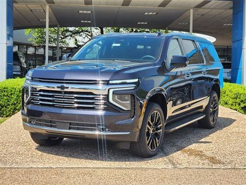 New 2025 Chevrolet Suburban Premier image 3