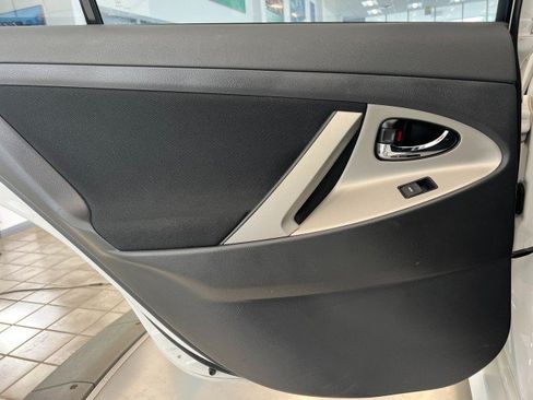 Used 2010 Toyota Camry LE FWD image 32