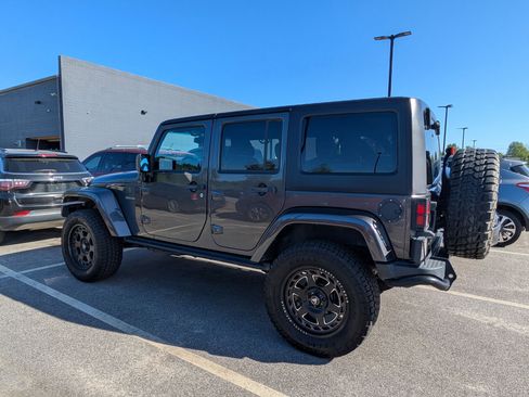 Used 2018 Jeep Wrangler Unlimited Sport image 5