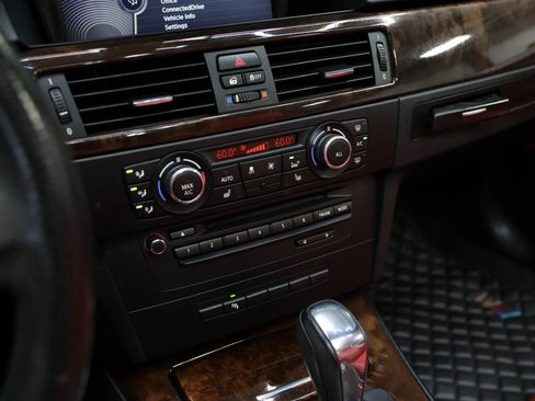 Used 2013 BMW 328i Convertible w/ M Sport Pkg image 27