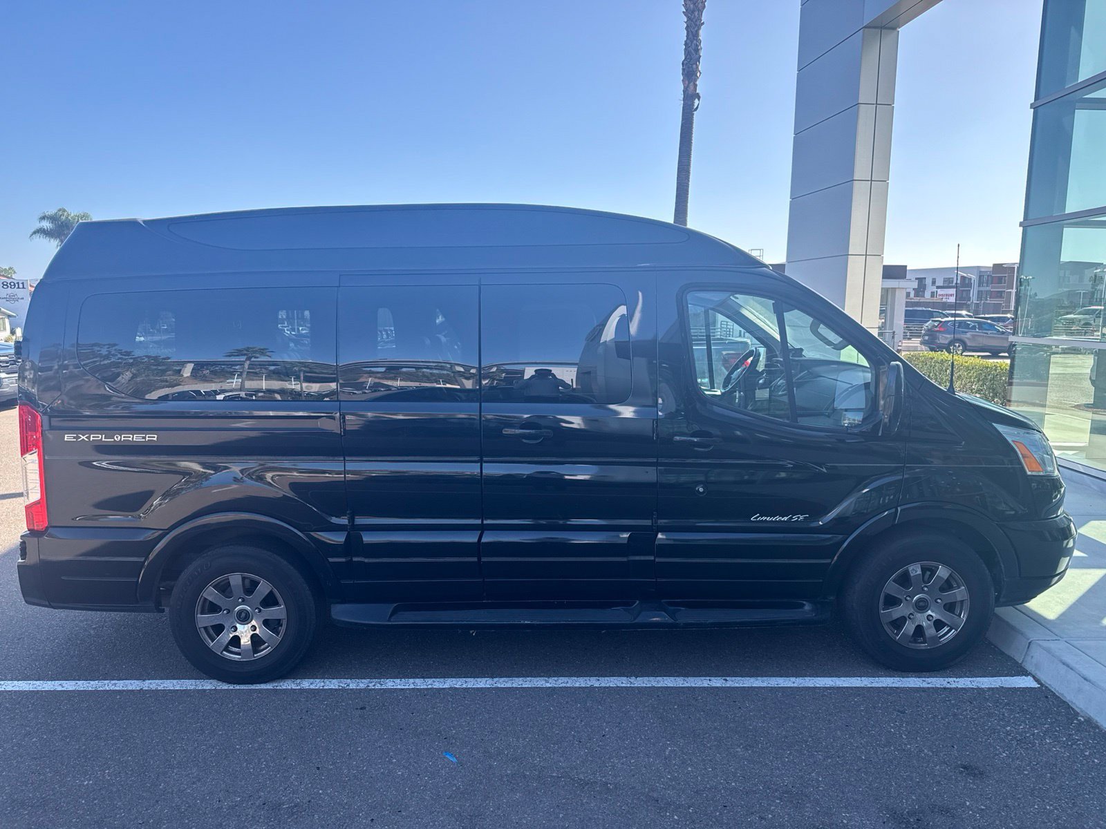 Certified 2017 Ford Transit 150 XLT RWD image 3