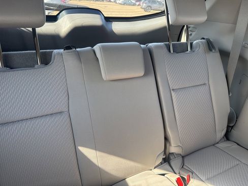 Used 2019 Toyota Highlander LE image 27