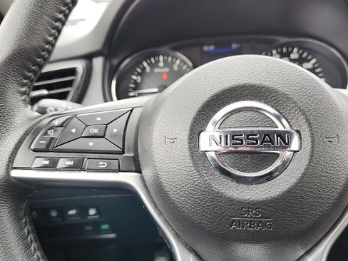 Used 2019 Nissan Rogue SV FWD image 16