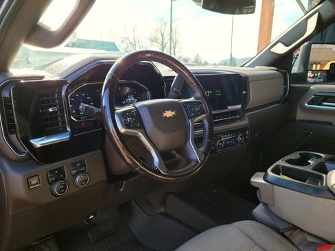 Used 2024 Chevrolet Silverado 2500 LT image 9