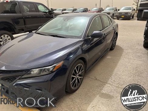 Used 2021 Toyota Camry SE AWD/4WD image 1