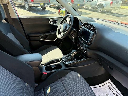 Used 2024 Kia Soul LX w/ Option Group 015 FWD image 18