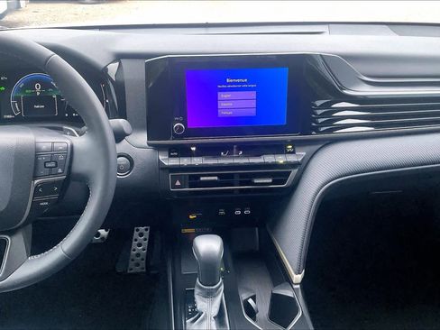 Used 2025 Toyota Camry SE w/ Convenience Package image 7