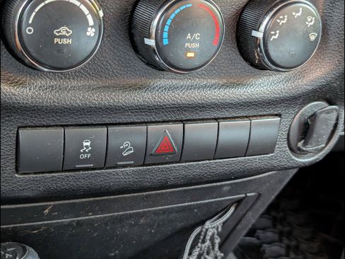 Used 2011 Jeep Wrangler Sport AWD/4WD image 14