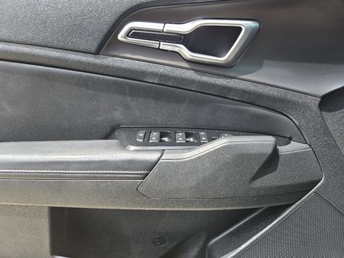 Used 2023 Kia Sportage EX image 25
