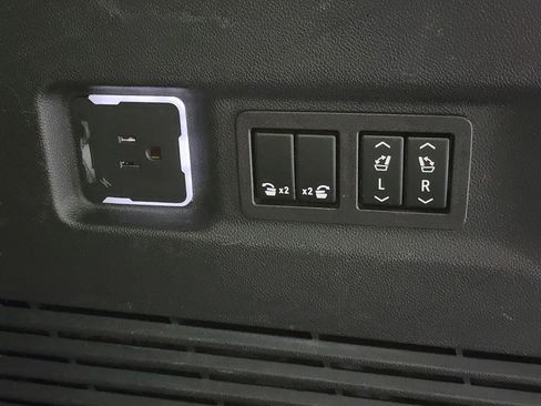 Used 2023 Chevrolet Suburban Premier AWD/4WD image 37