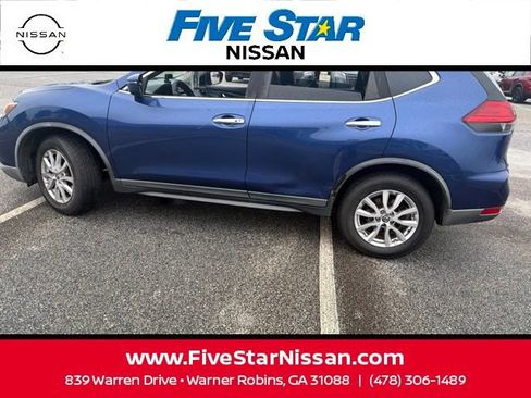 Used 2017 Nissan Rogue SV AWD/4WD image 6