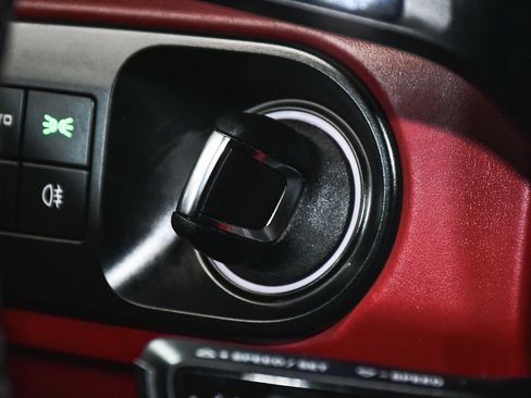 Used 2023 Porsche Cayenne Turbo S image 36