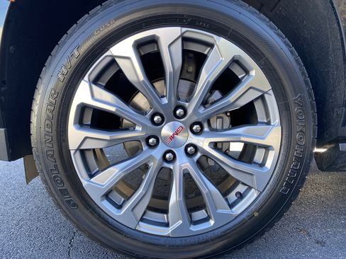 Used 2021 GMC Yukon Denali w/ Denali Premium Package image 48