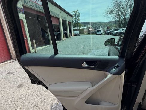 Used 2015 Volkswagen Tiguan SEL image 25