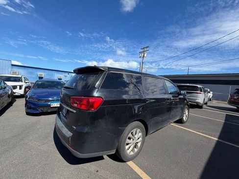 Used 2021 Kia Sedona LX FWD image 3