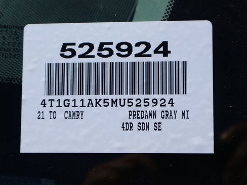 Used 2021 Toyota Camry SE FWD image 7