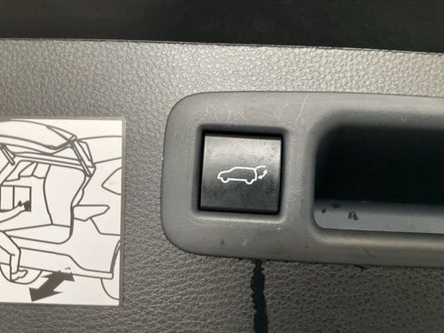 Used 2023 Toyota Highlander Limited image 23