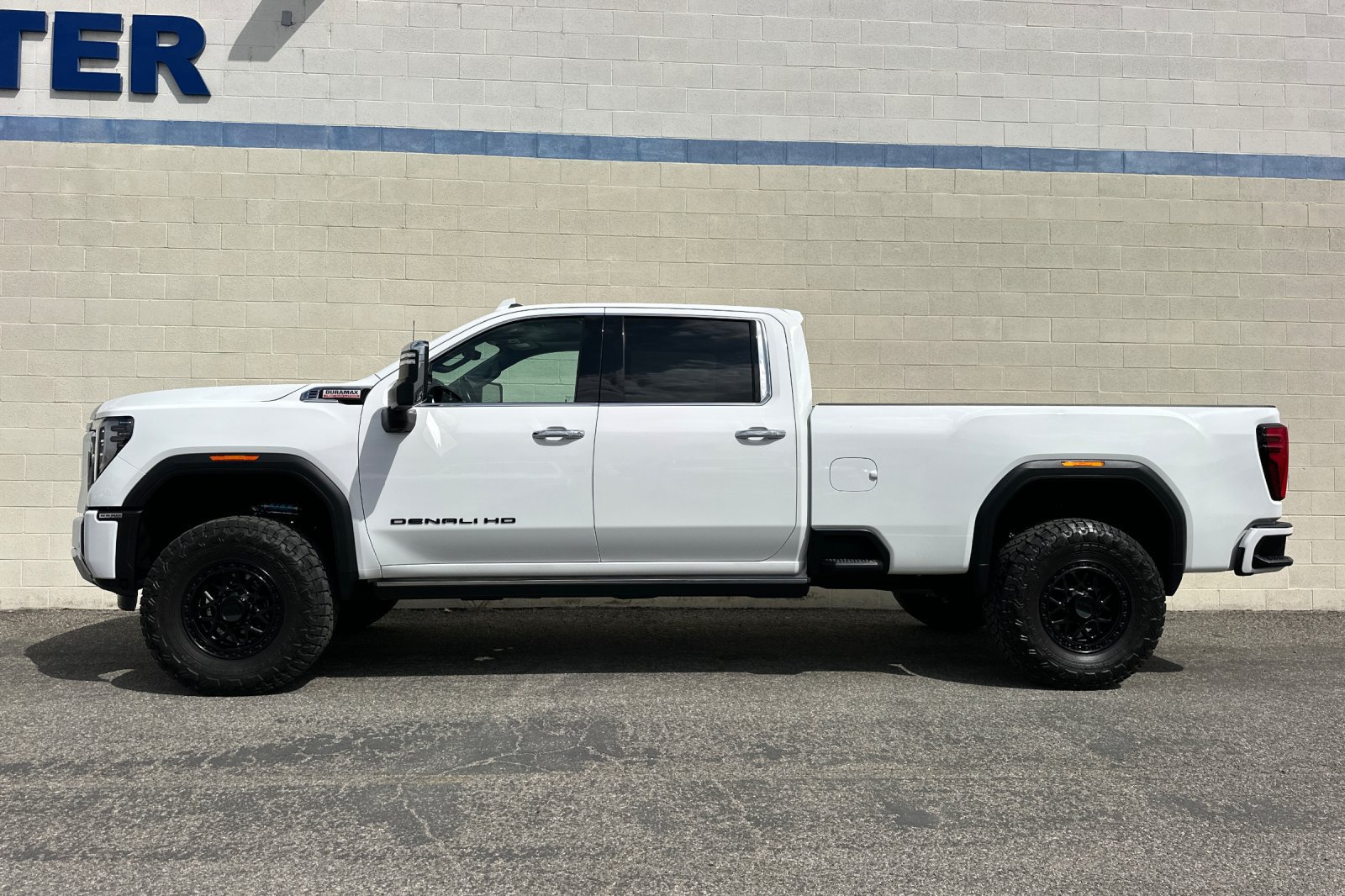 Used 2024 GMC Sierra 2500 Denali w/ Denali Reserve Package AWD/4WD image 7