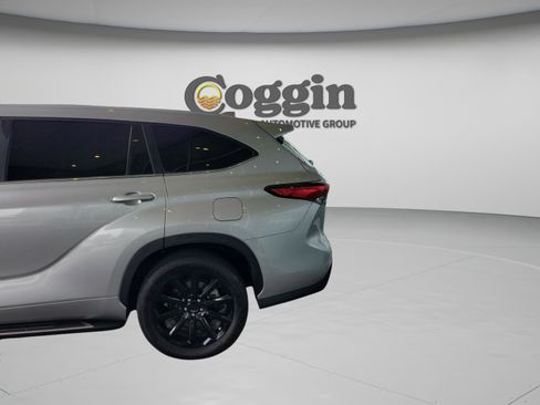 Certified 2023 Toyota Highlander XLE image 30