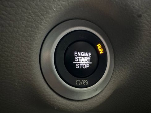 Used 2022 Chrysler Pacifica Touring-L FWD image 22