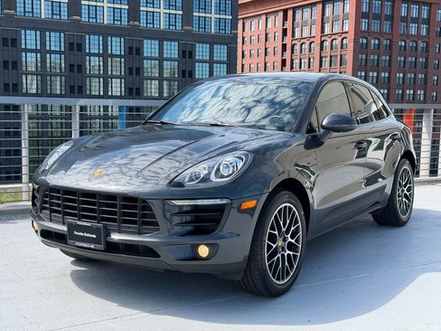 Used 2018 Porsche Macan Sport Edition AWD/4WD image 1