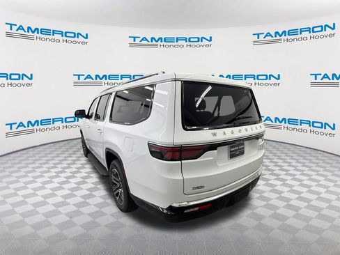 Used 2024 Jeep Wagoneer L Series II RWD image 3