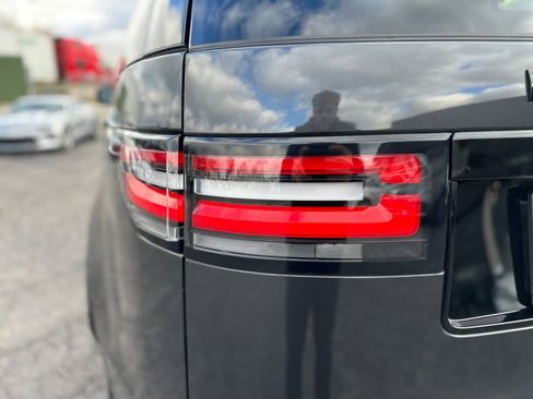 Used 2020 Land Rover Discovery HSE image 10