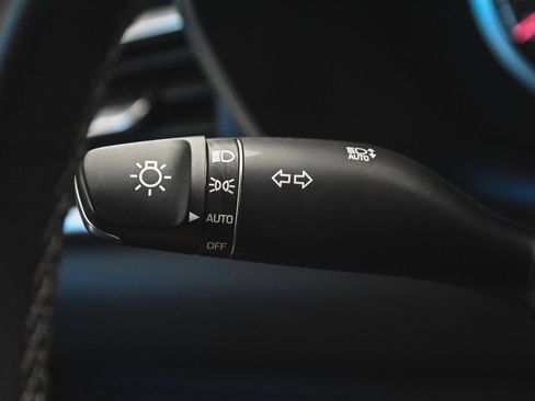 Used 2023 Genesis G70 2.0T image 23