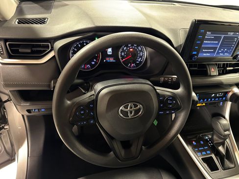 Used 2019 Toyota RAV4 LE w/ All Weather Liner Package AWD/4WD image 19
