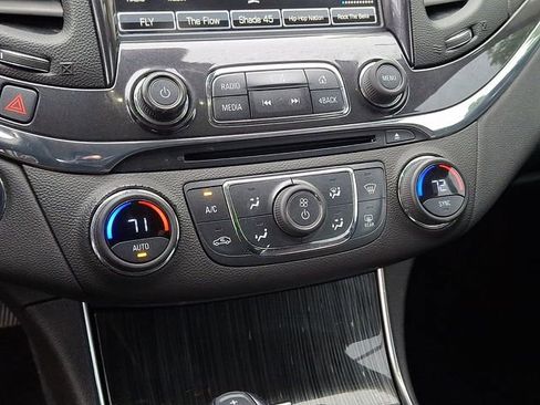 Used 2019 Chevrolet Impala Premier FWD image 12
