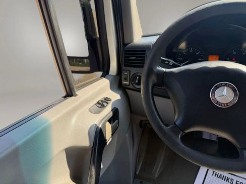Used 2008 Freightliner Sprinter 3500 RWD image 27