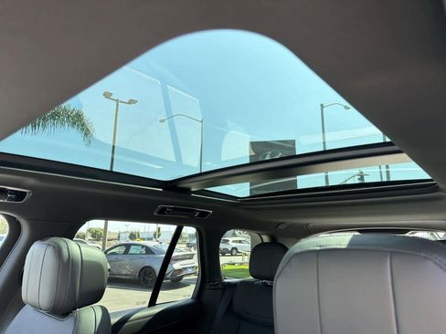 Used 2023 Land Rover Range Rover SE image 10