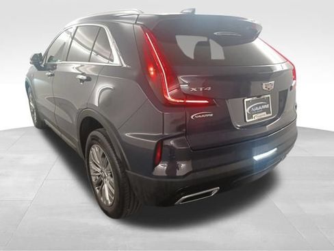 Used 2025 Cadillac XT4 Premium Luxury w/ Technology Package FWD image 5