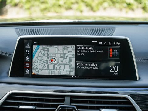 Used 2022 BMW 740i w/ M Sport Package RWD image 13
