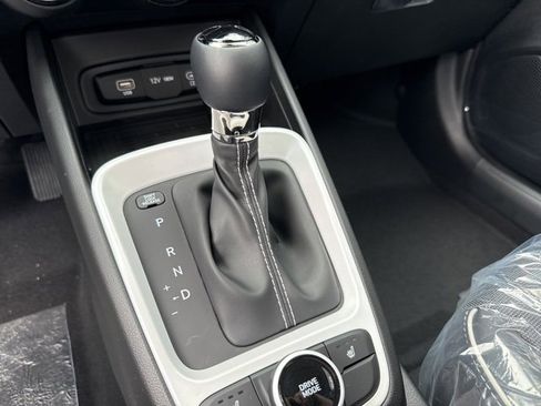 Certified 2025 Hyundai Venue Limited image 36