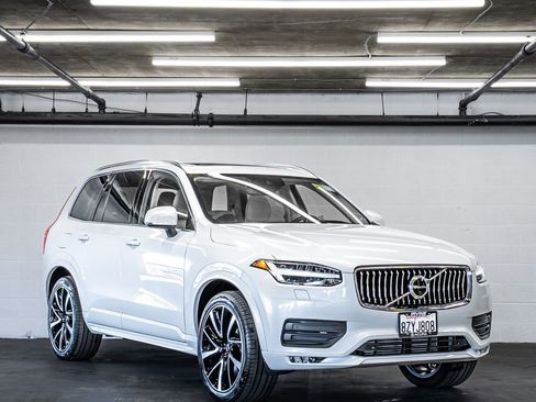 Used 2022 Volvo XC90 T6 Momentum w/ Advanced Package image 7